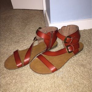 strapped sandals size 7 1/2