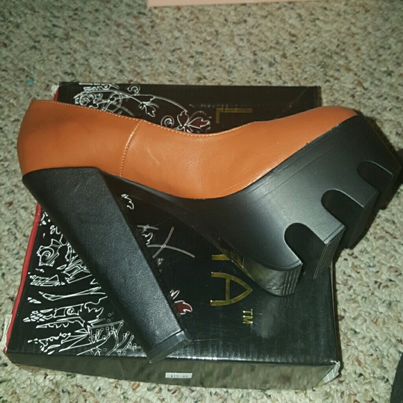 Brown Platform - Picture 4 of 6