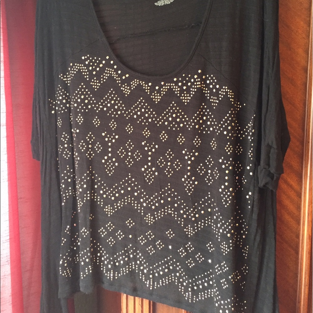 NWOT Black fashion top w/ silver metallic accents