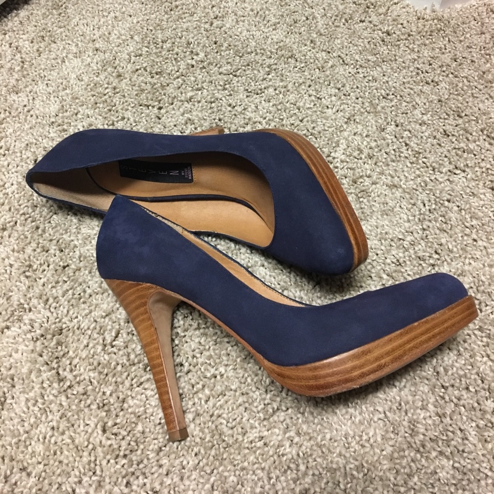 Steve Madden "Lenore" Navy Suede Pumps