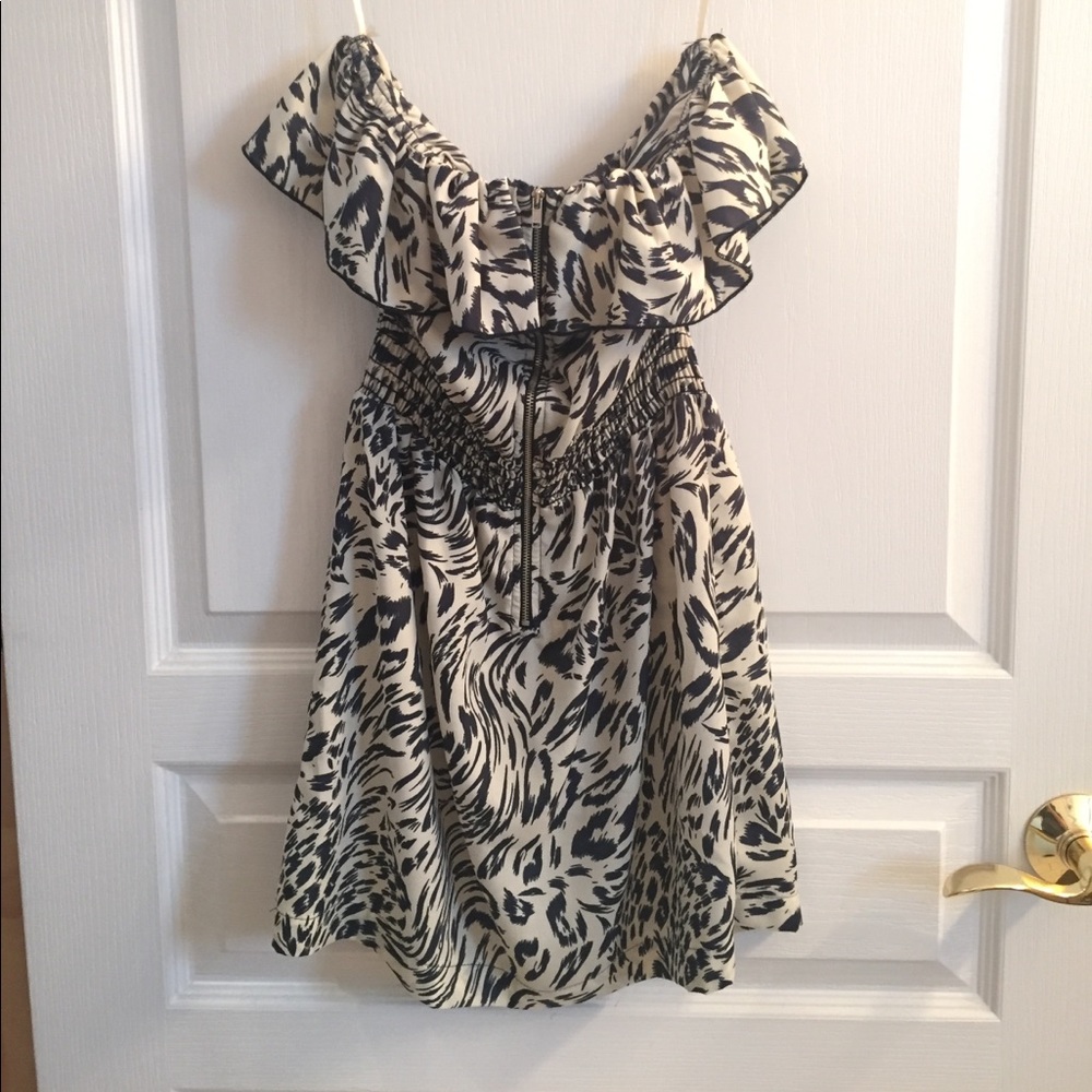 Beautiful Strapless Dress! 💋