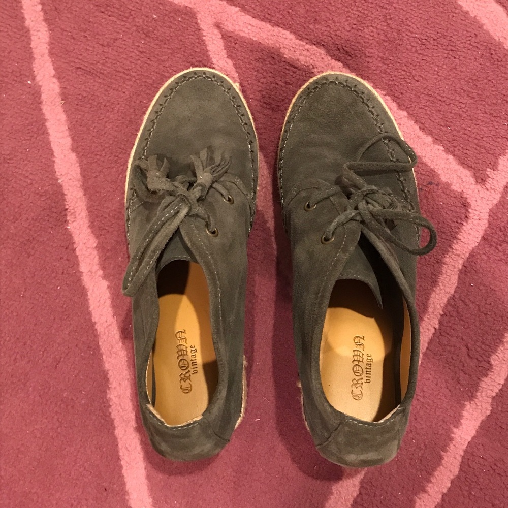 TAUPE WEDGES