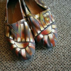 SALE! New Men's Limited Edition Painted TOMS 9.5