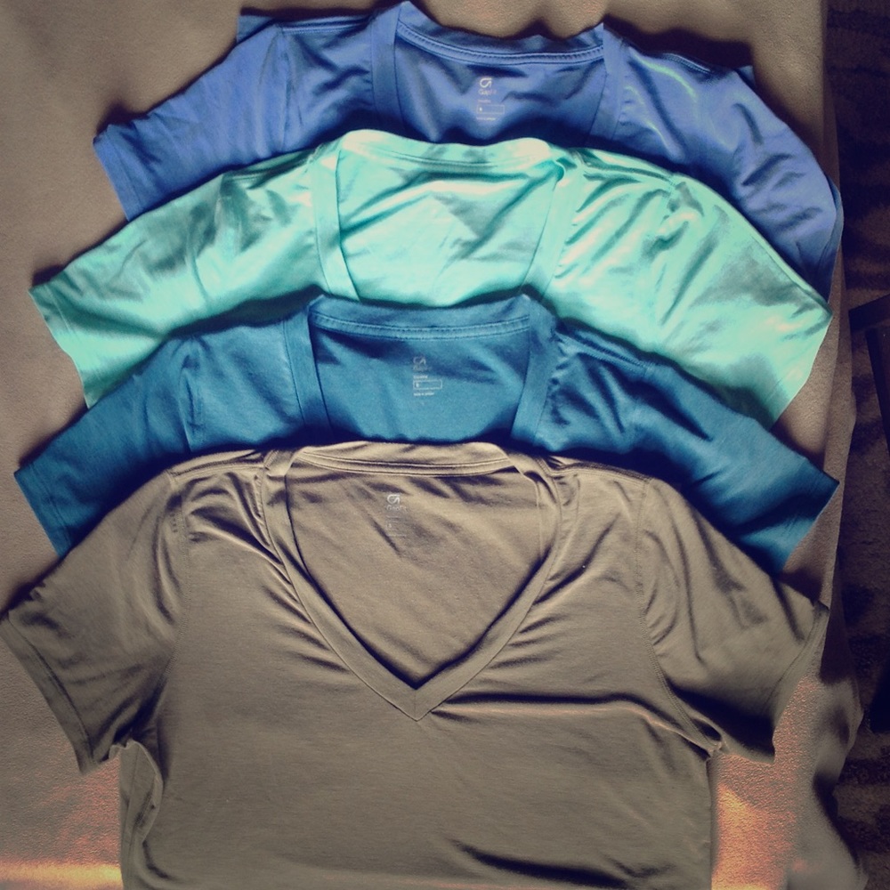 4 Gap Breathe V neck tees small blue olive