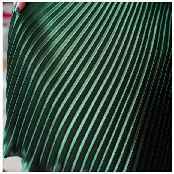 🎀 Metallic Pleated Skirt Green Gold Steel Gray - Picture 7 of 7