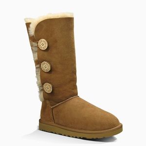 UGG BAILEY BUTTON TRIPLET II