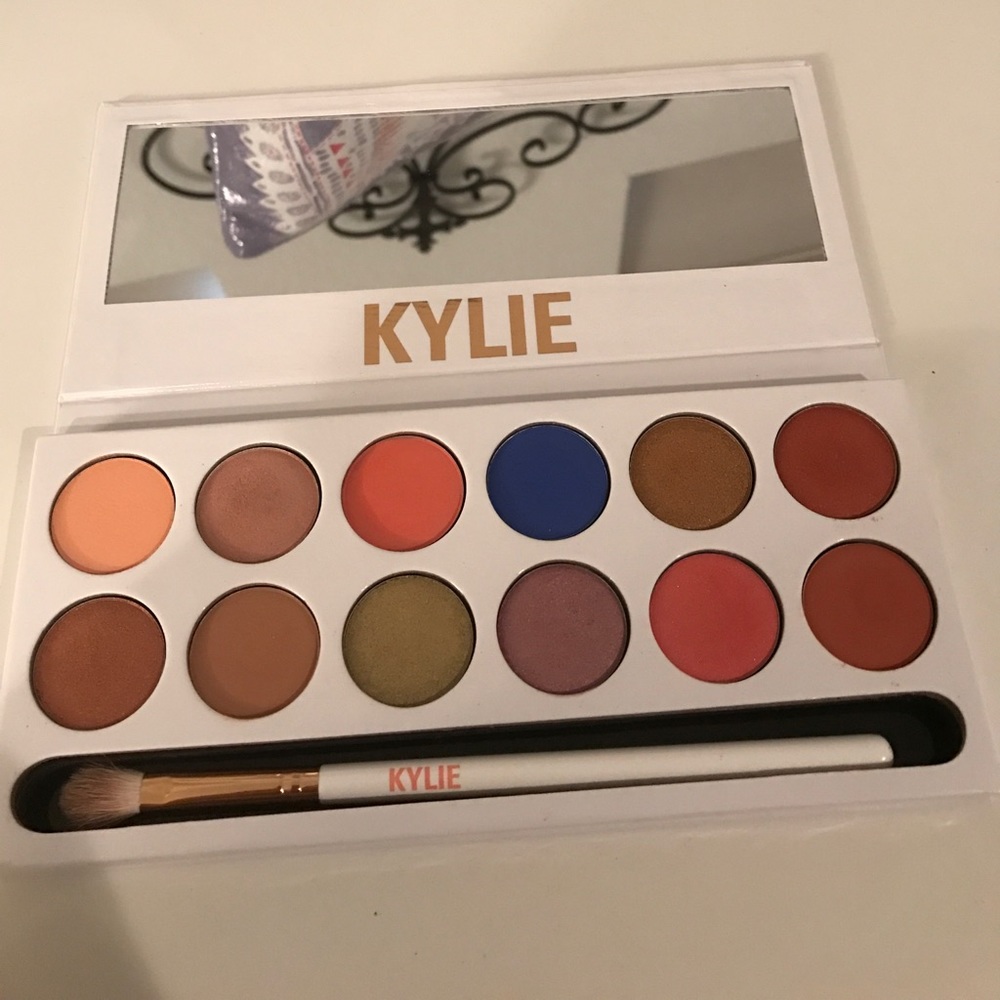 Kylie royal peach pallet