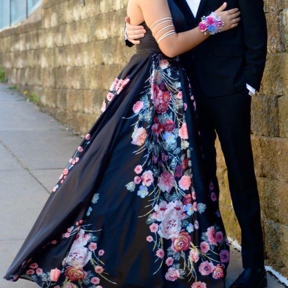 Black Prom Dress - Picture 1 of 3