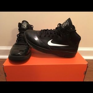 NIKE ELITE BASKETBALL SHOES!