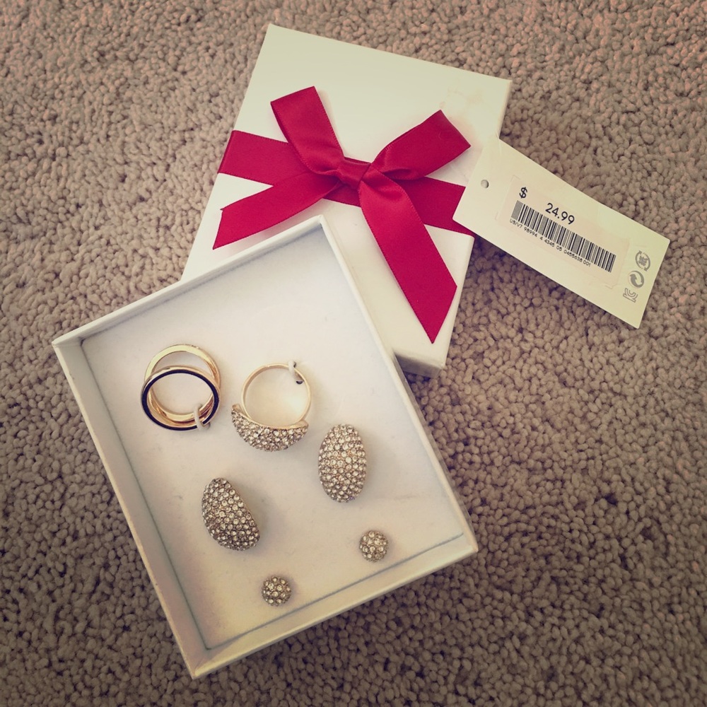 NWT gold and diamond jewel set