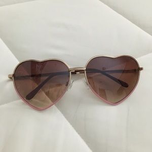 URBAN OUTFITTERS HEART-SHAPED SUNGLASSES