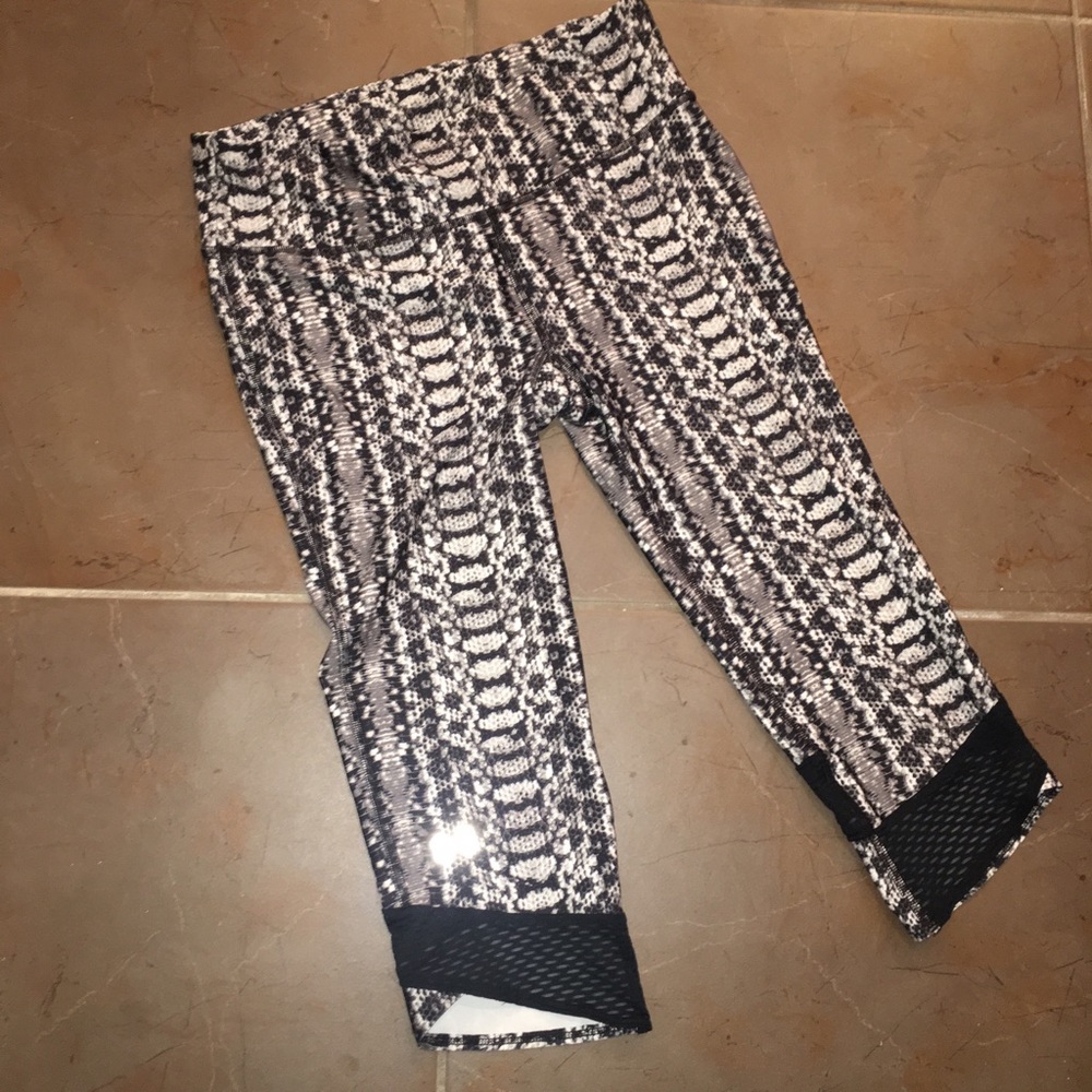 UNDER ARMOUR Women's Medium Printed Tights NWOT