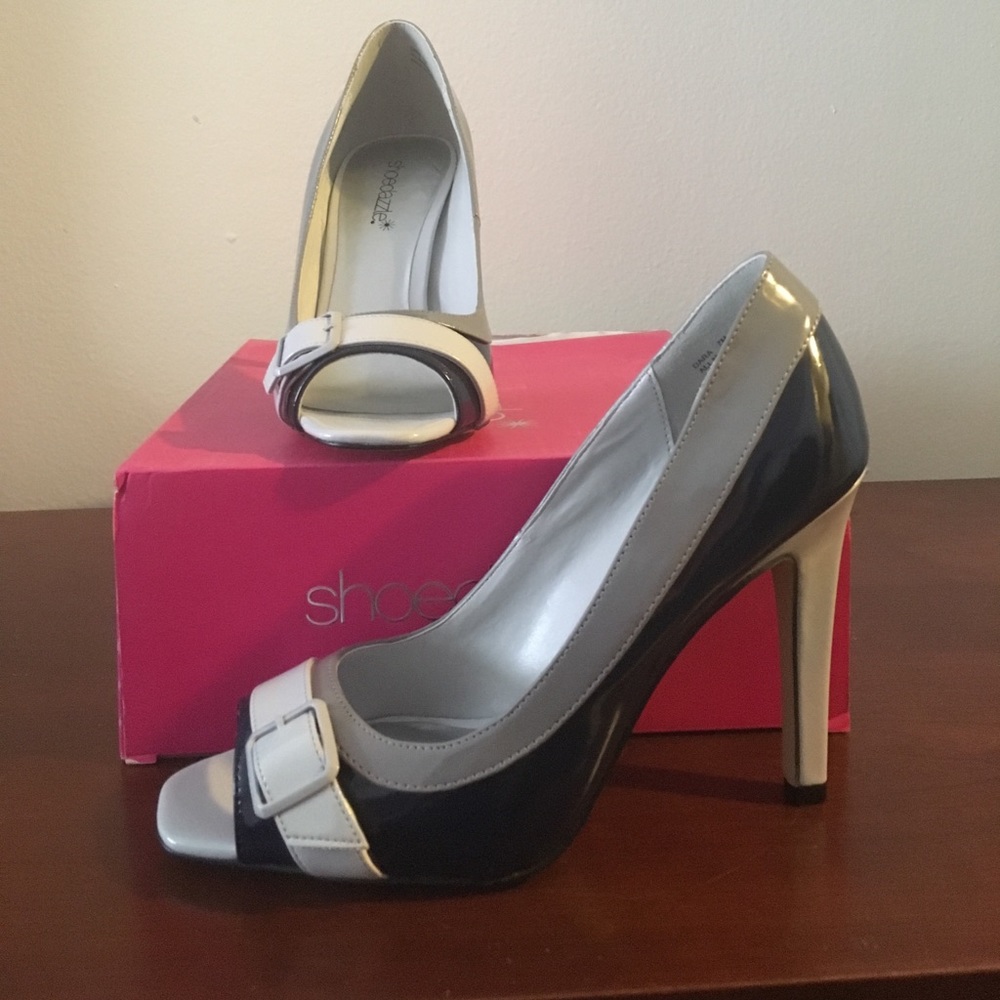 Shoe Dazzle peep toe pump