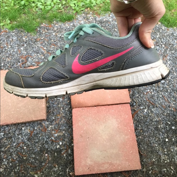 Nike revolution running sneakers - Picture 2 of 4