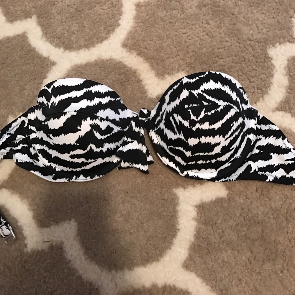Victoria's Secret black and white bikini top