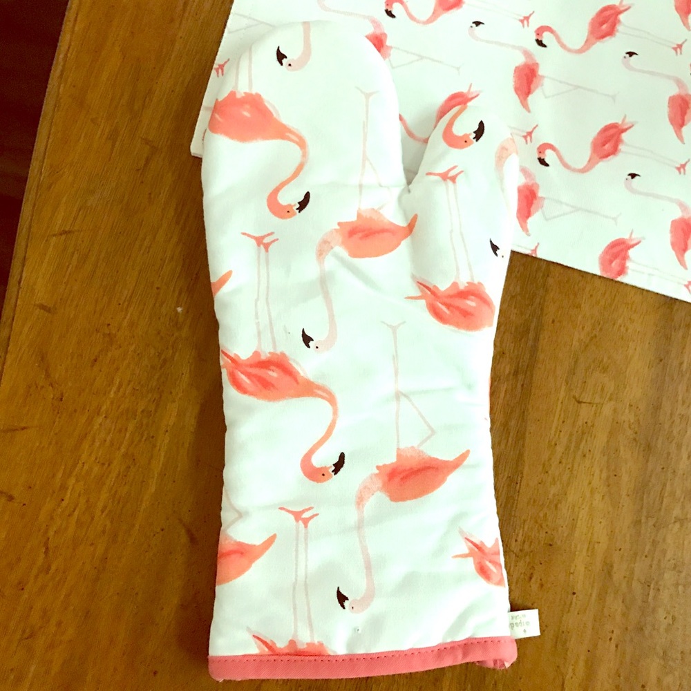 New kate spade flamingo oven mitt !