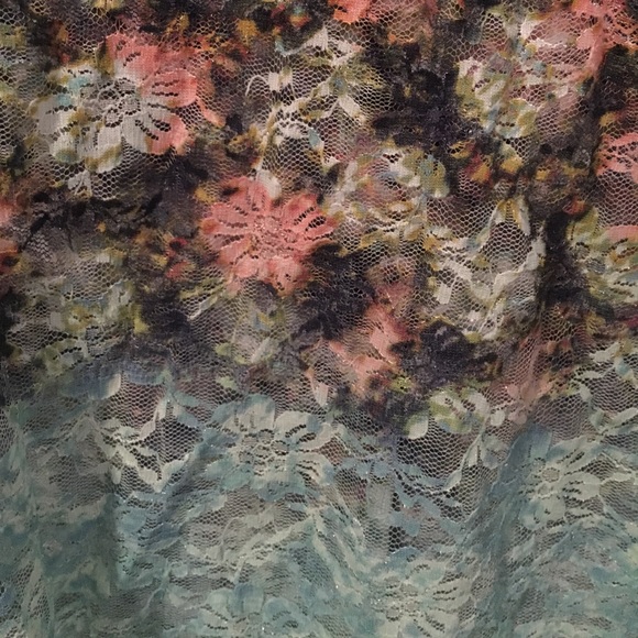 Lace floral print shirt - Picture 2 of 2