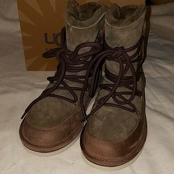 {UGG} Lodge fuzzy laced ankle boots - Picture 3 of 8