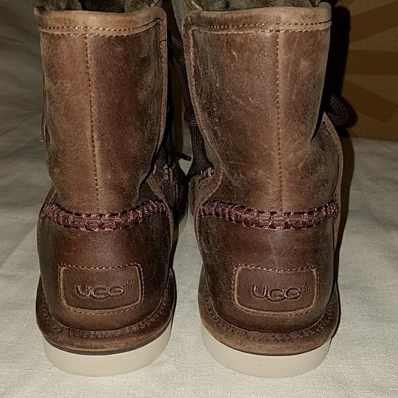 {UGG} Lodge fuzzy laced ankle boots - Picture 4 of 8