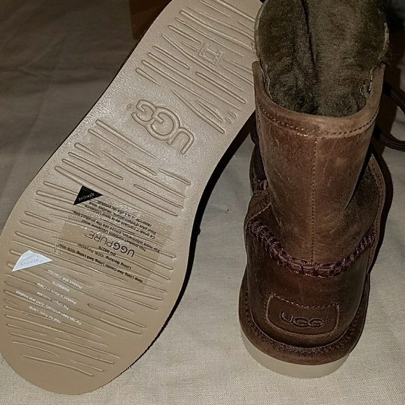 {UGG} Lodge fuzzy laced ankle boots - Picture 6 of 8