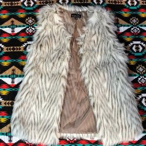 ❎SOLD❎ Fur vest