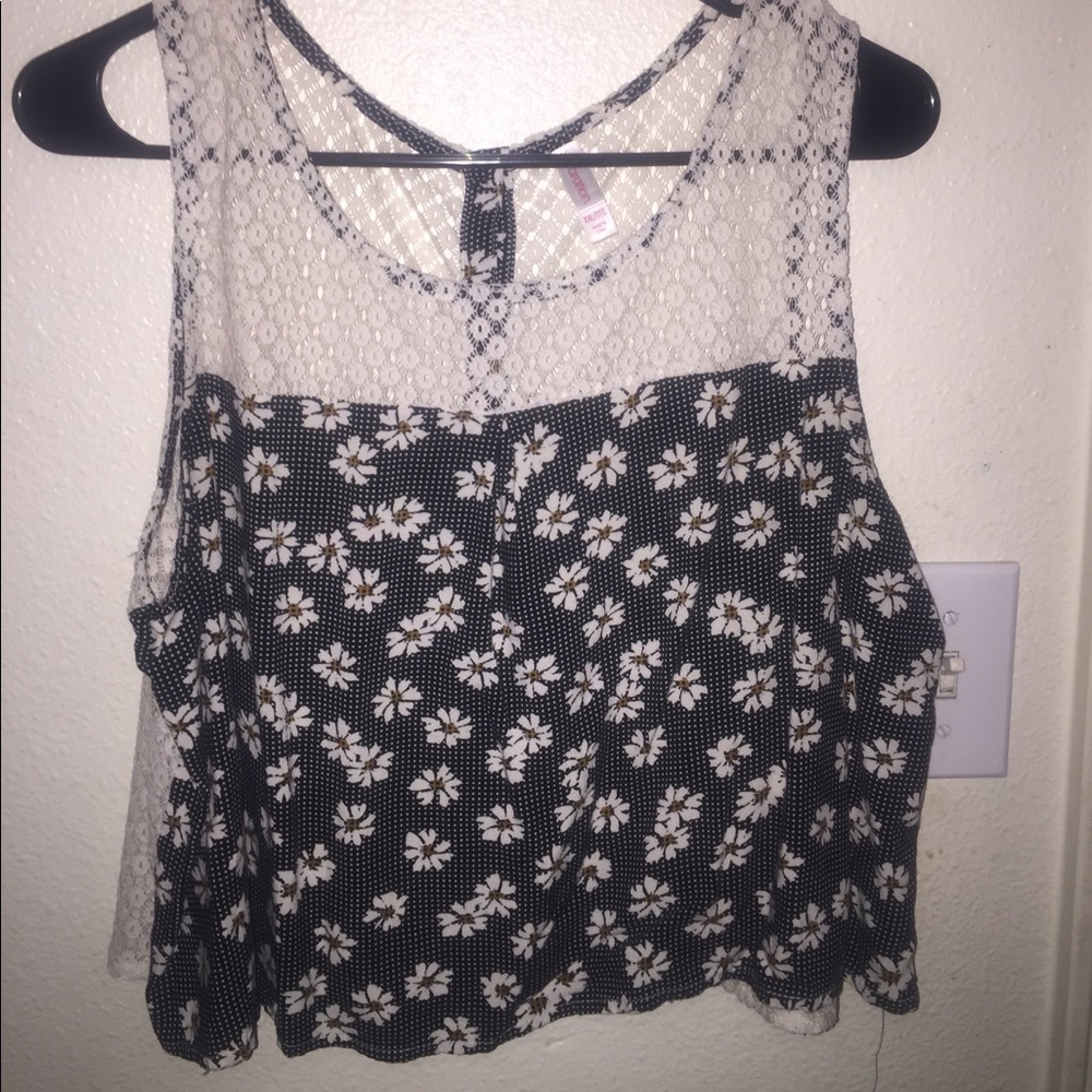 Floral tank top with lace