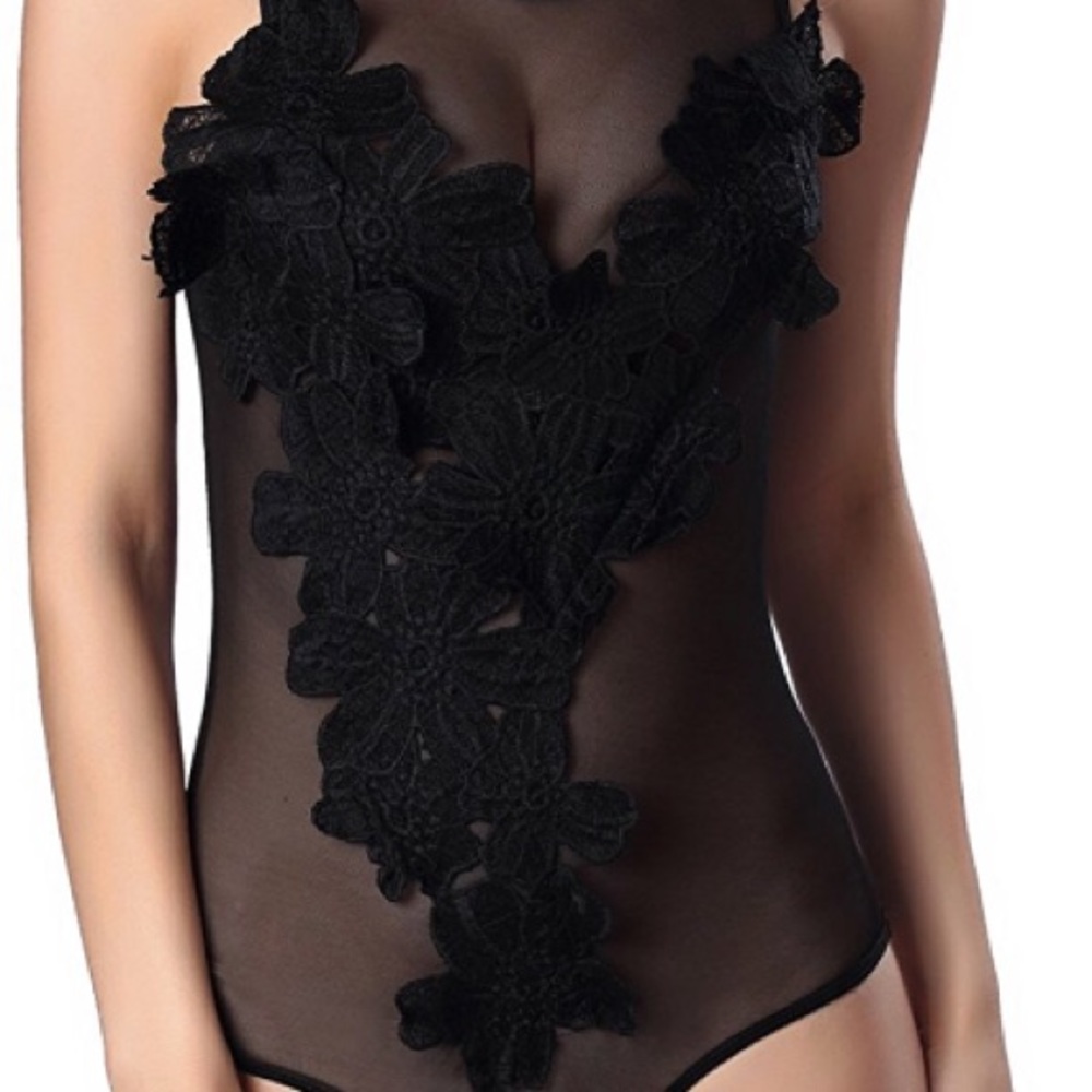 🖤Black sheer floral bodysuit - Picture 3 of 5