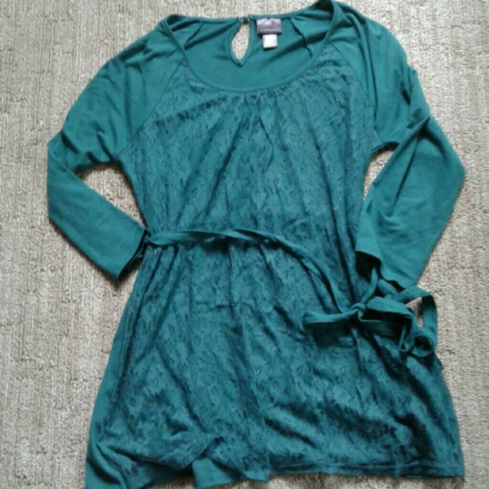 Oh baby! Hunter green maternity blouse