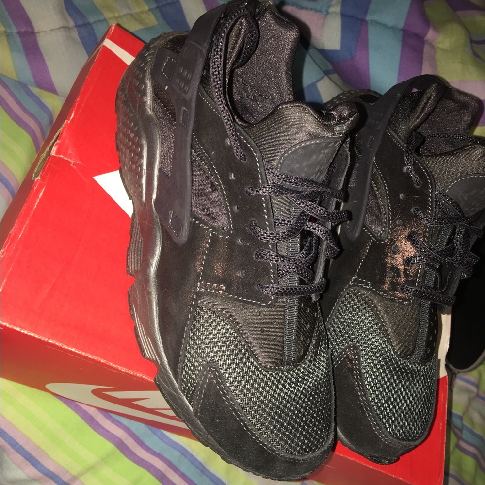 Woman's NIKE air huruaches