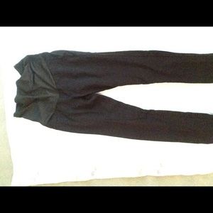 Black maternity pants small