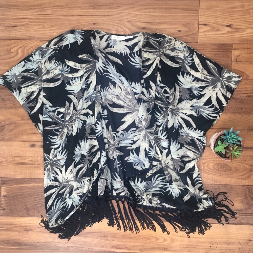 Sale🍁Blue pepper tropical print blue kimono