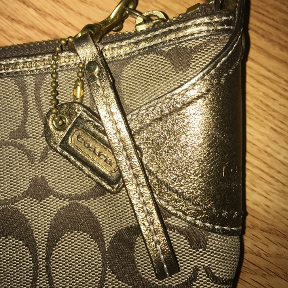 🎉HP 6/3: Coach Logo Shoulder Bag - Picture 2 of 4