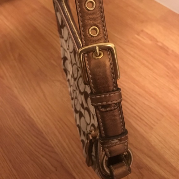 🎉HP 6/3: Coach Logo Shoulder Bag - Picture 3 of 4