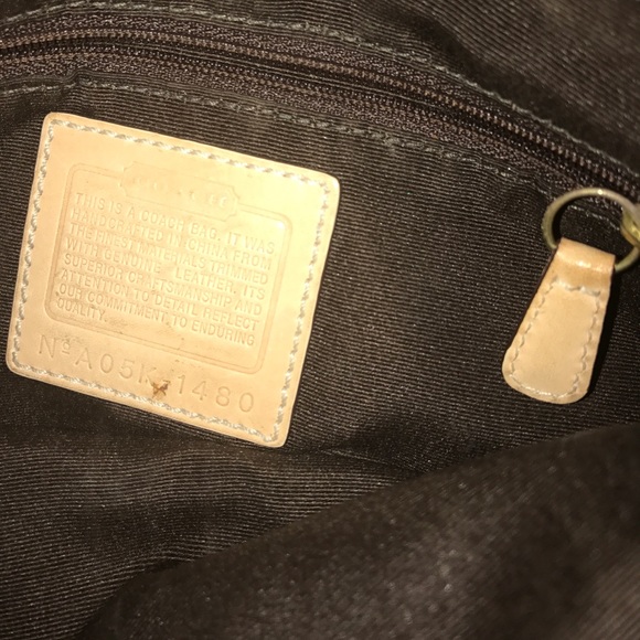 🎉HP 6/3: Coach Logo Shoulder Bag - Picture 4 of 4