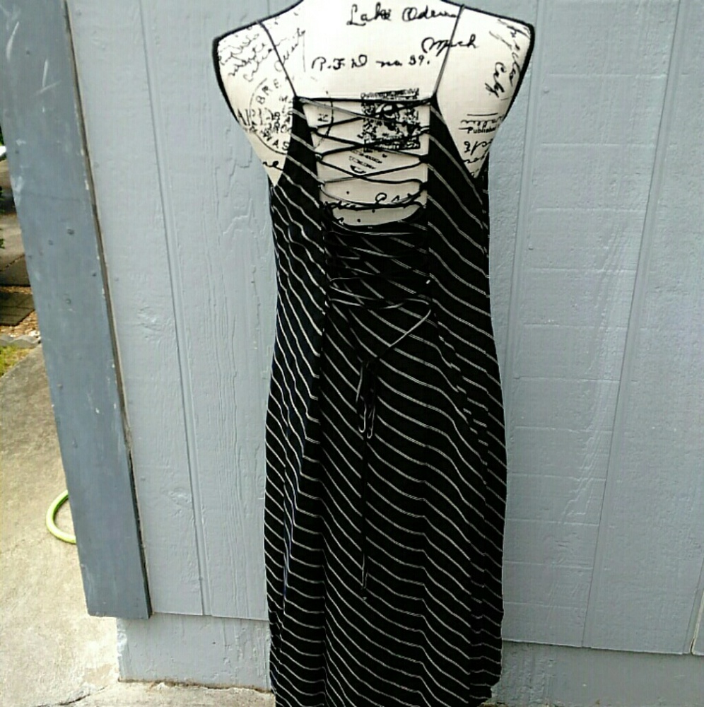 NWOT LAUNDRY Shelli Segal Dress
