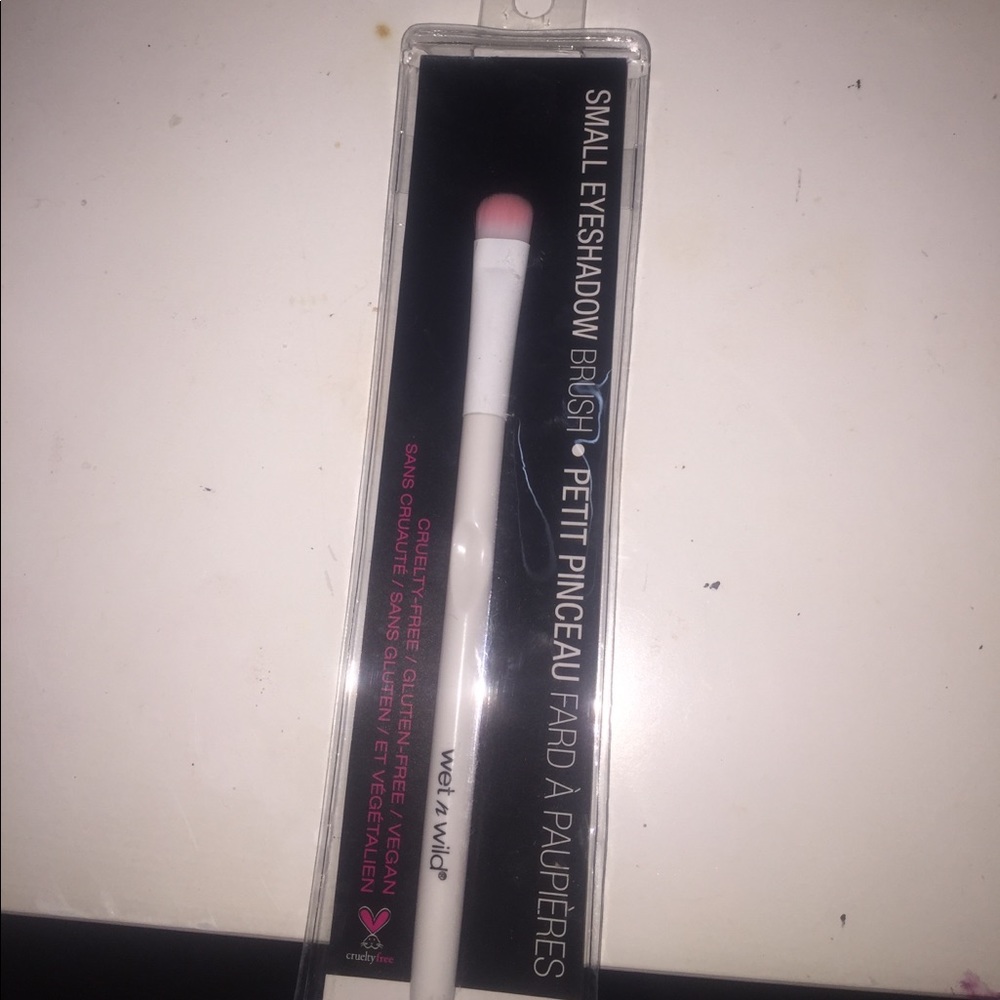 Wet and wild eyeshadow brush