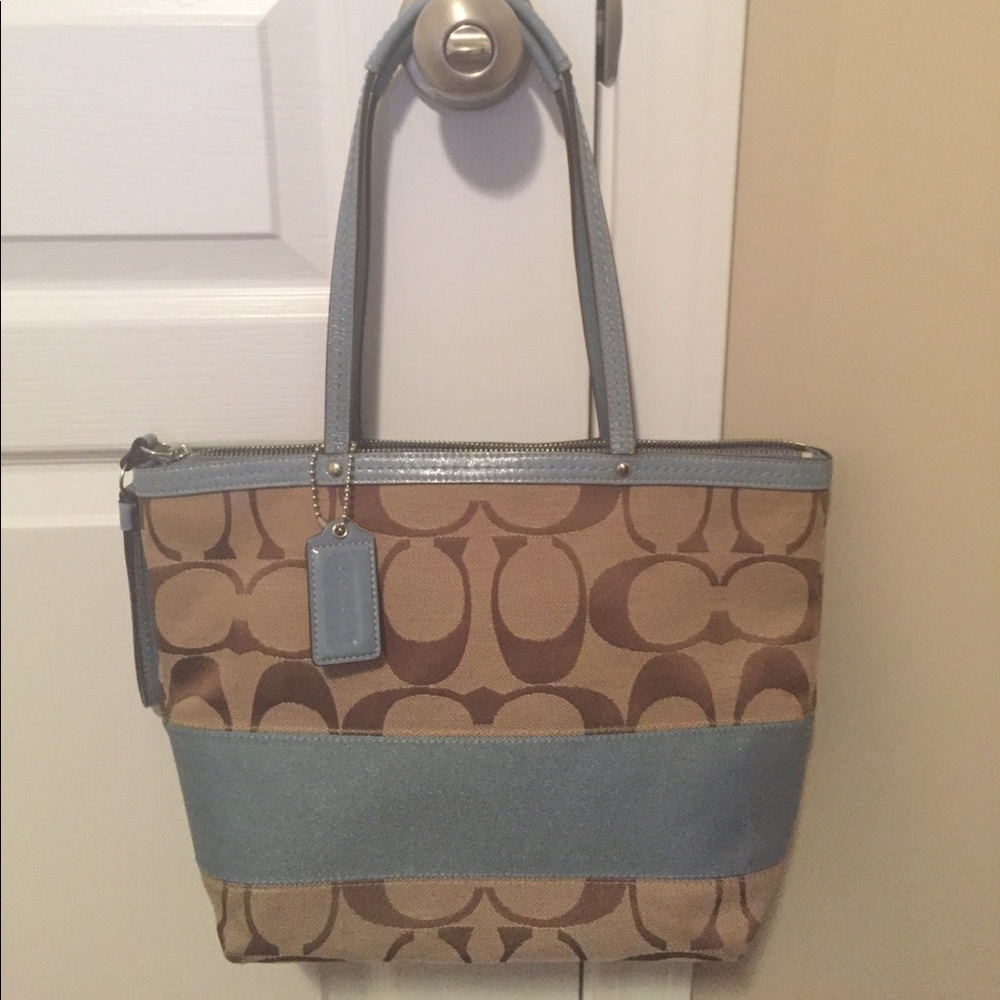 Coach Purse in Excellent Condition!!