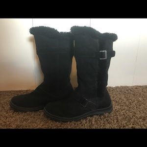 Black snow boots