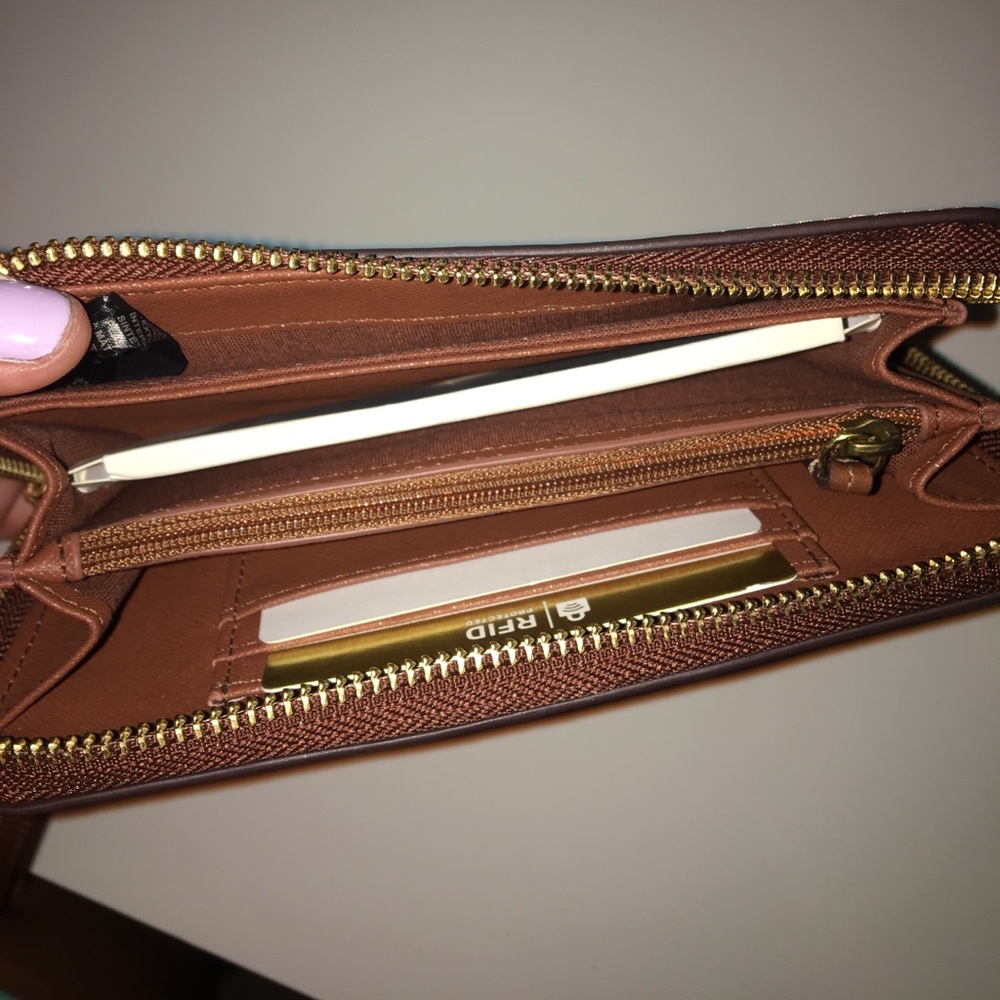 BRAND NEW FOSSIL WALLET - Picture 3 of 3