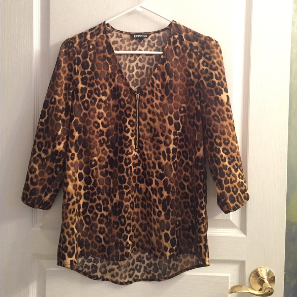 Beautiful, Soft leopard print top!