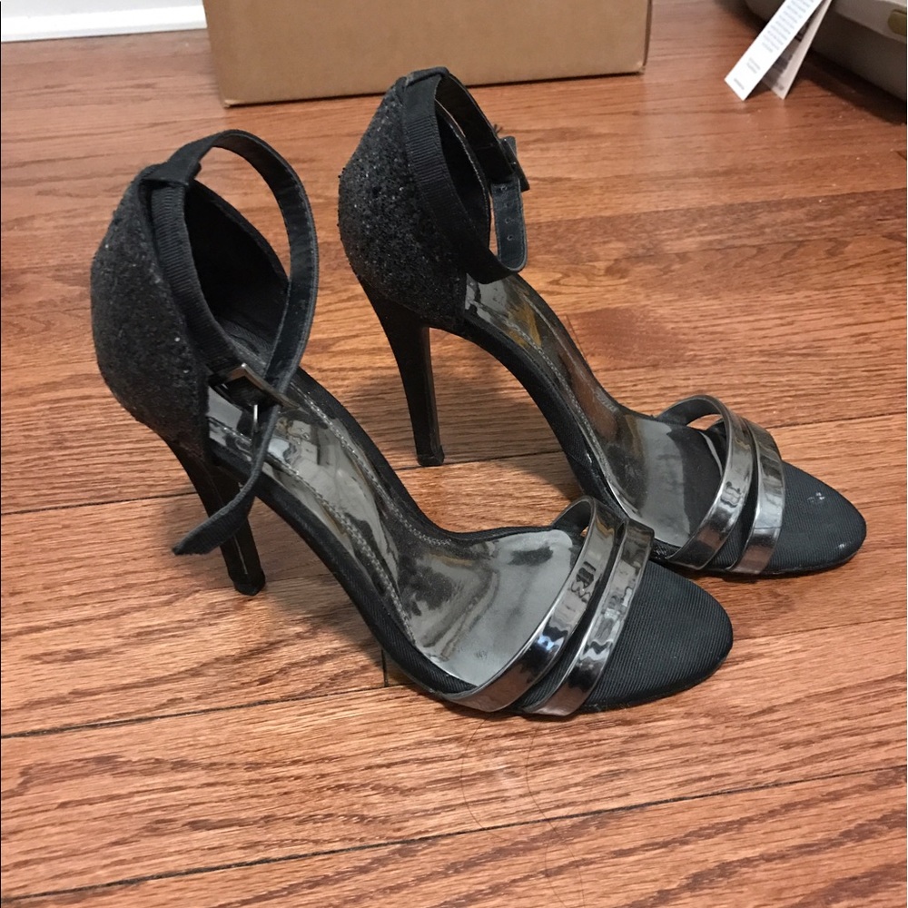 Black heels - FREE WITH ANY PURCHASE 👠