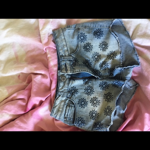 Cute Flower Jean Shorts - Picture 1 of 3