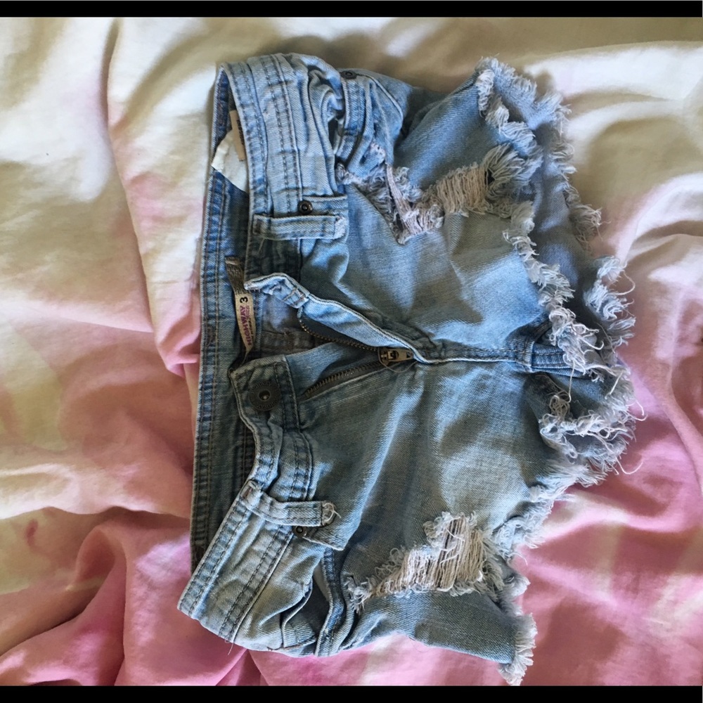 Sz 3 Light washed jean shorts