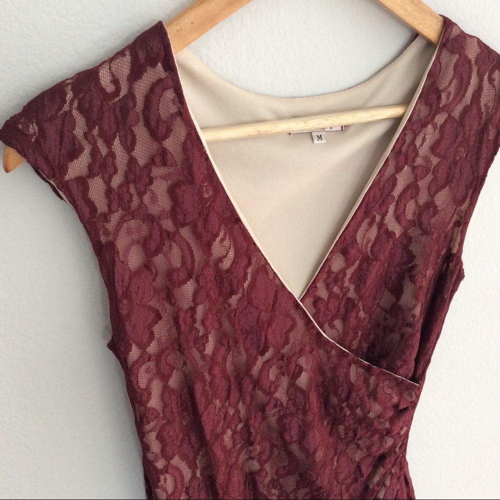 DONATING 9/4 Lace burgundy fitted lined dress - Picture 4 of 6
