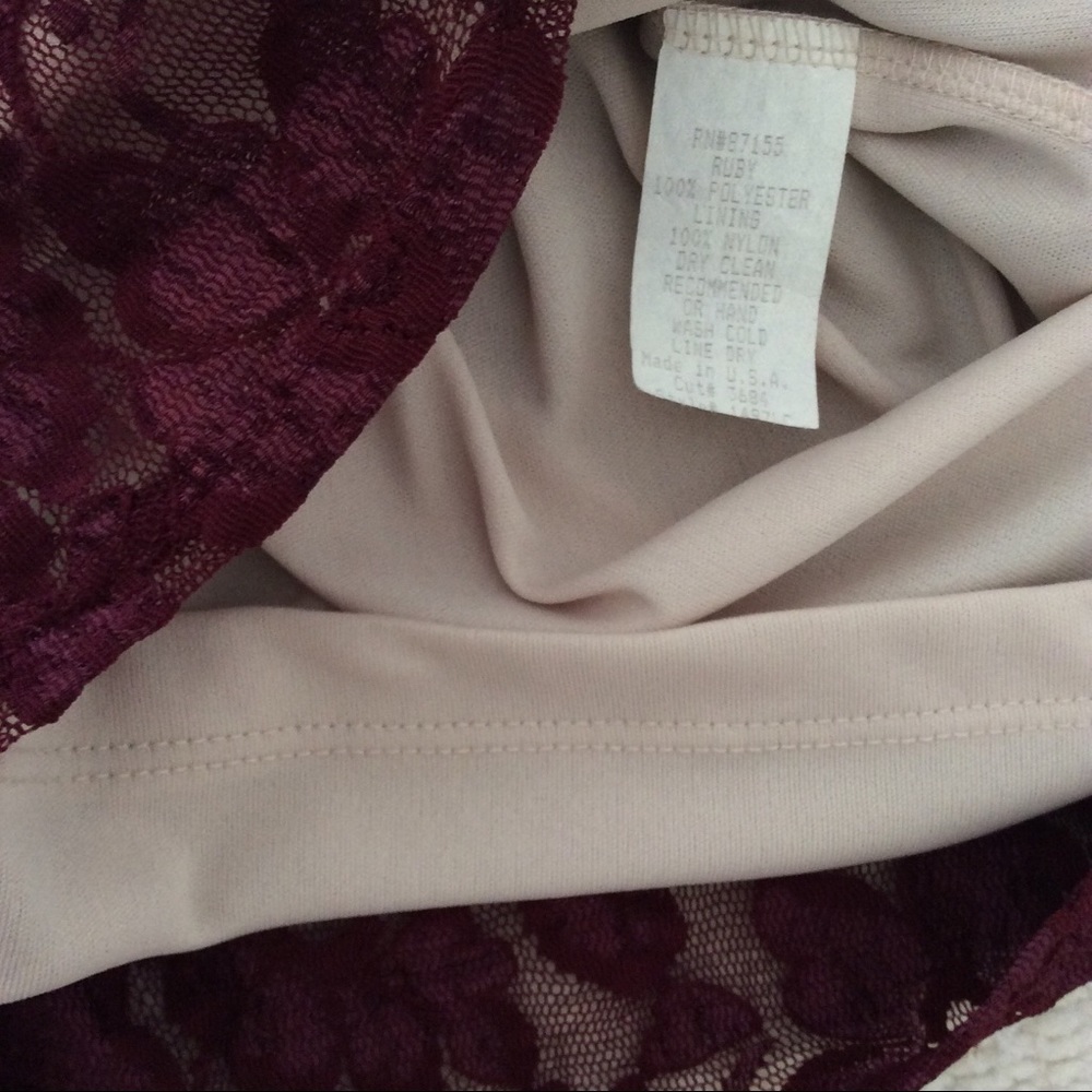 DONATING 9/4 Lace burgundy fitted lined dress - Picture 6 of 6