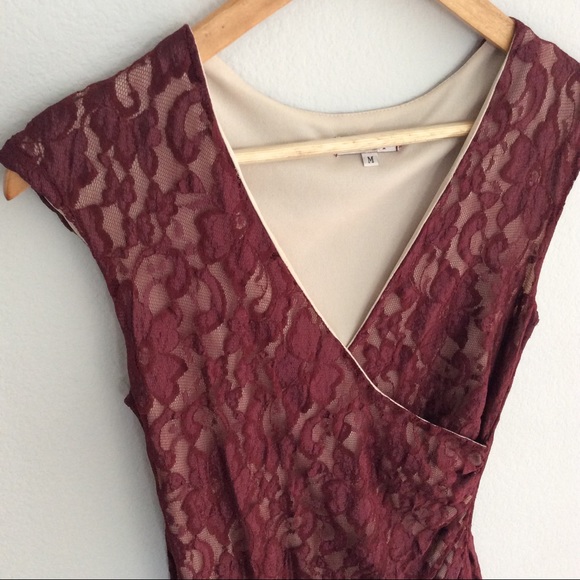 DONATING 9/4 Lace burgundy fitted lined dress - Picture 4 of 6