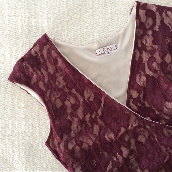 DONATING 9/4 Lace burgundy fitted lined dress - Picture 3 of 6