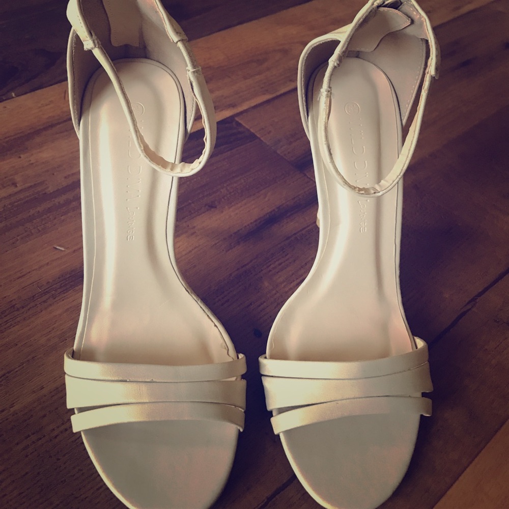 Wild diva heels . New without tag