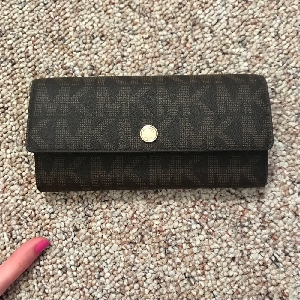 Michael kors wallet brand new