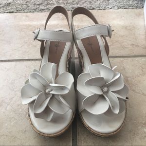 White Wedges